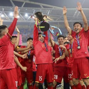  尼斯主场逆转取胜，主帅战术获盛赞  