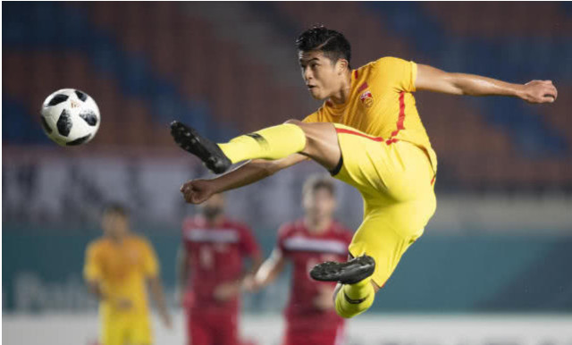  朗斯高空争顶占优，头球攻门成为得分利器